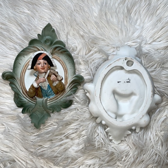 Vintage boy and girl 3D ceramic wall girl plaque - Picture 7 of 10